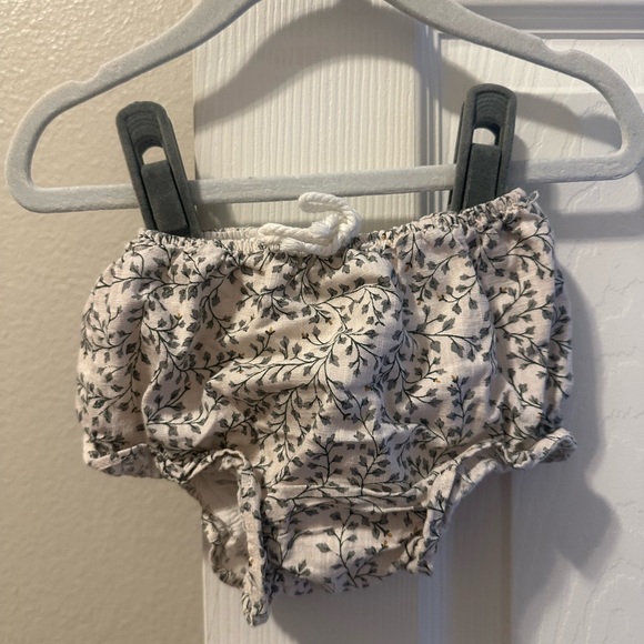 Rylee + Cru White and Green Elastic Waist Bloomers - Picture 1 of 3